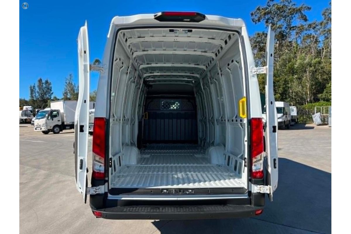2026 IVECO Daily 42S18V image 6