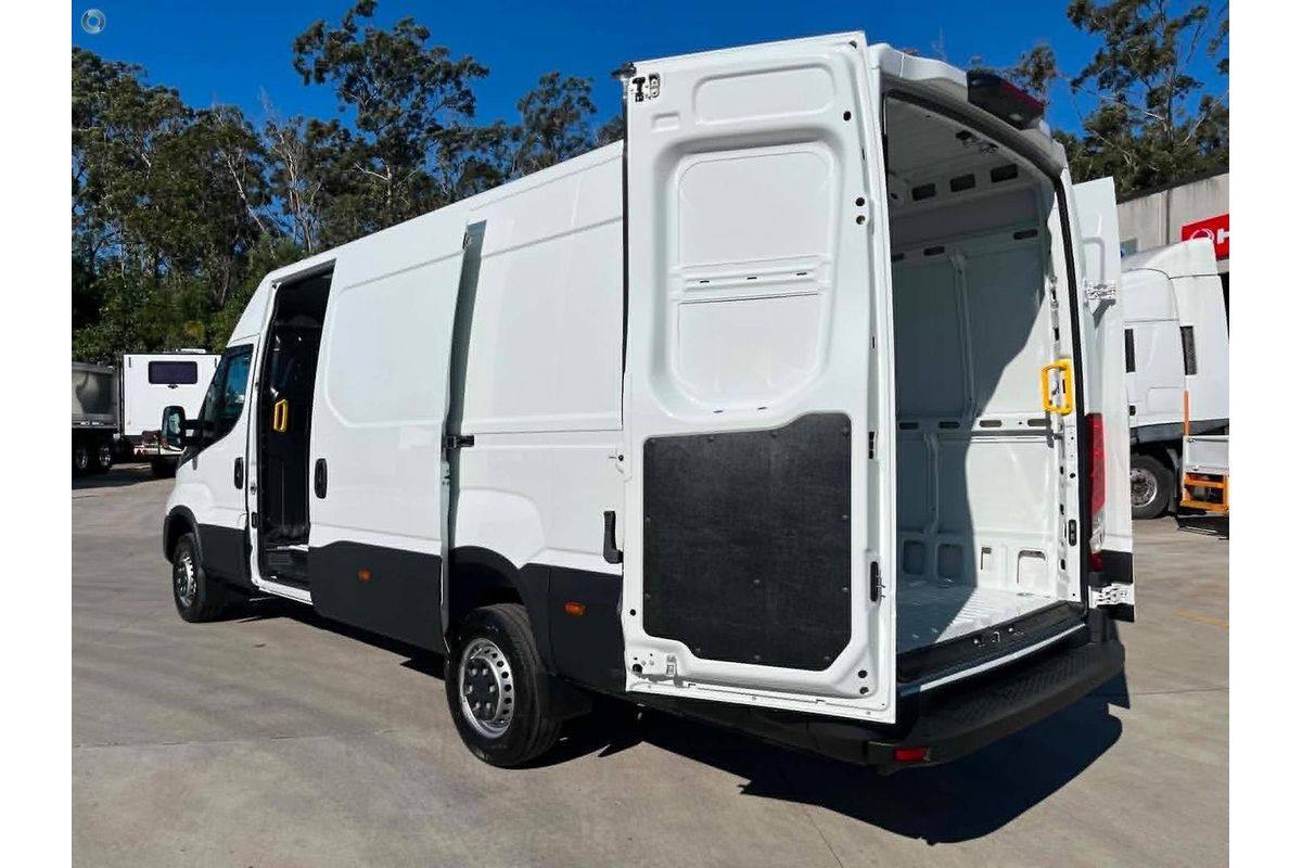 2026 IVECO Daily 42S18V image 13