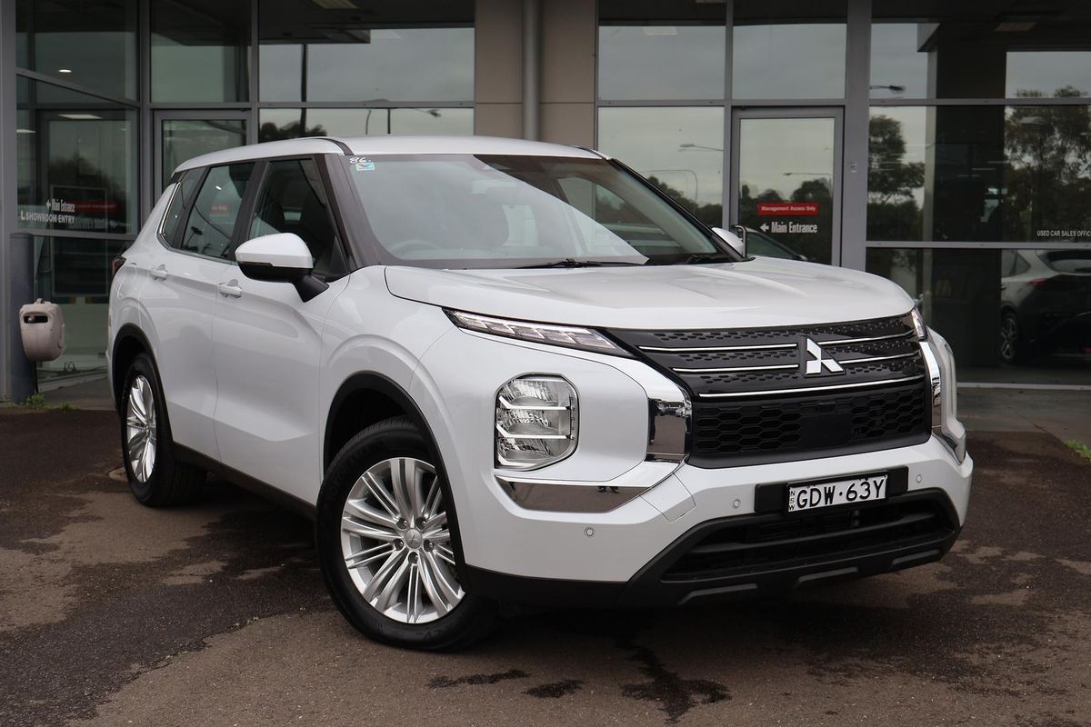 2024 Mitsubishi Outlander ES ZM