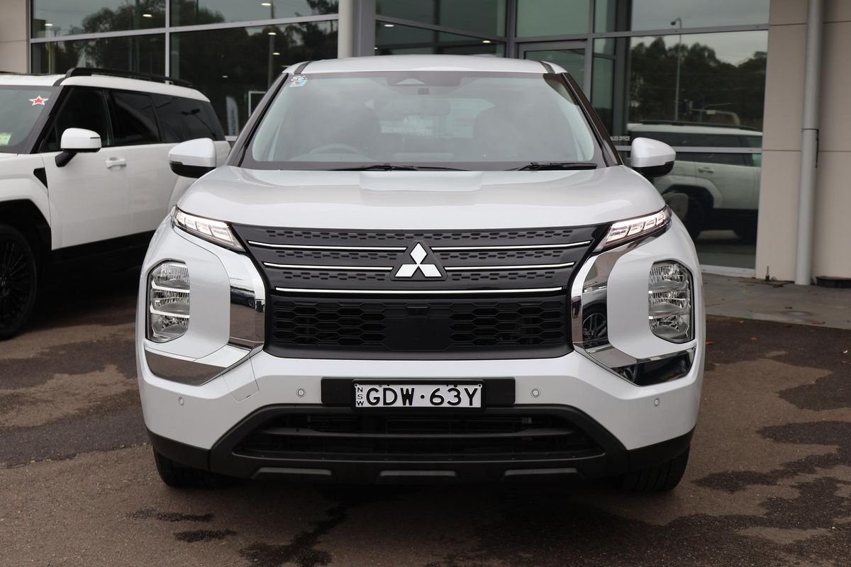2024 Mitsubishi Outlander ES ZM