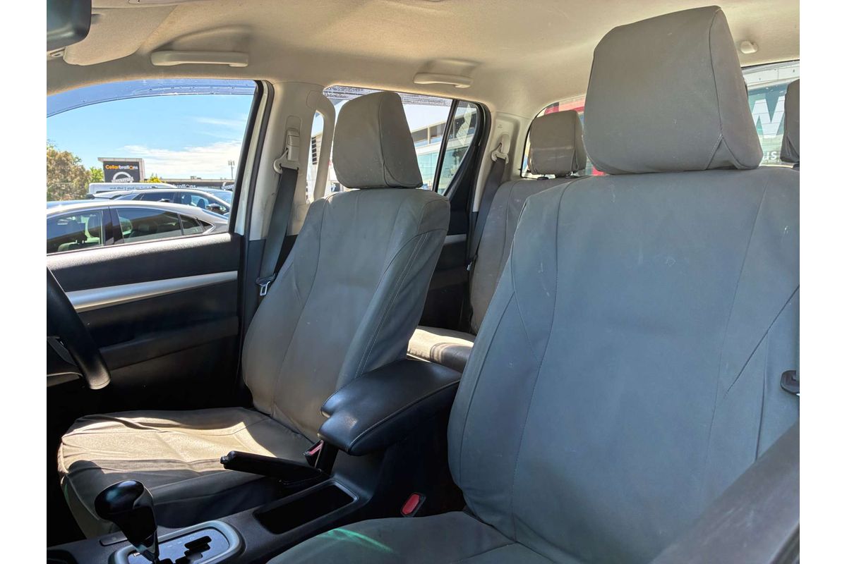 2022 Toyota Hilux SR5 GUN126R 4X4 image 6
