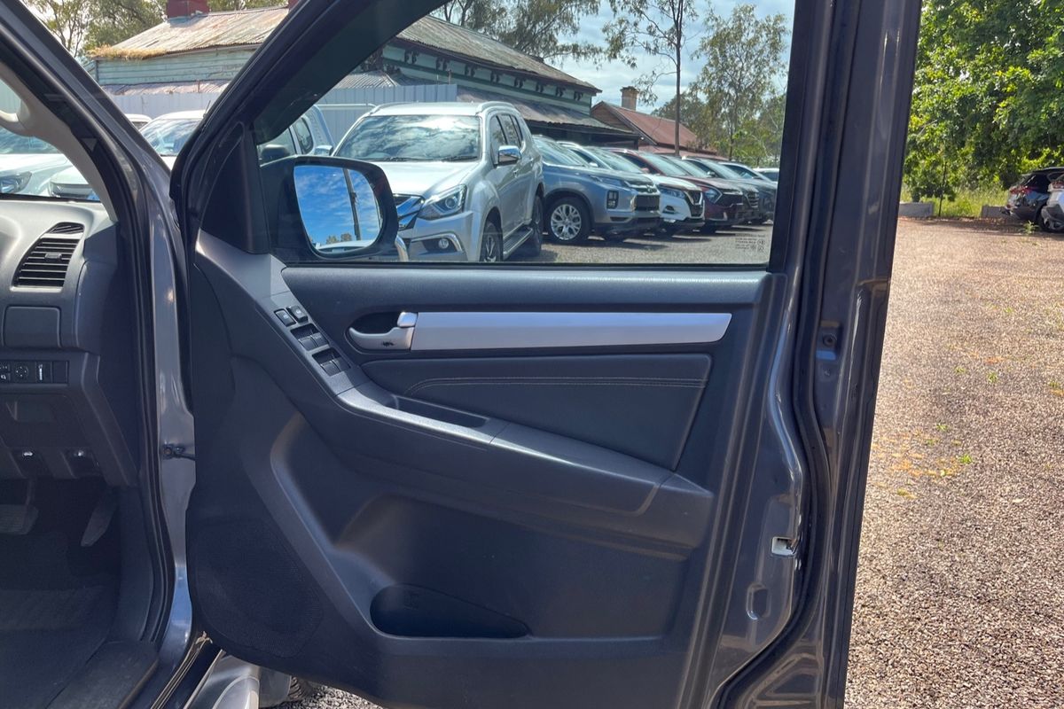 2017 Isuzu MU-X LS-T