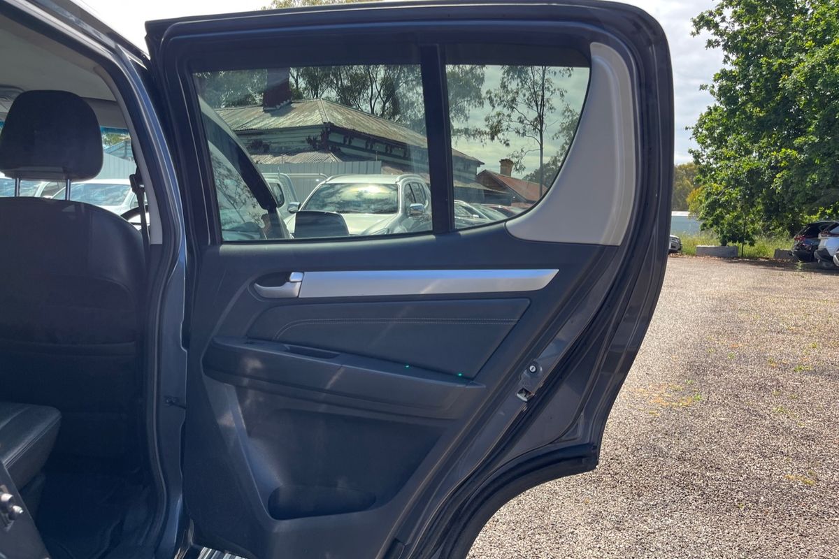 2017 Isuzu MU-X LS-T