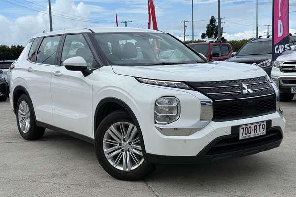 2024 Mitsubishi Outlander ES ZM