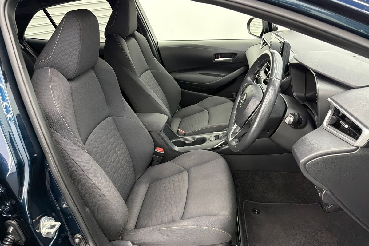 2022 Toyota Corolla SX Hybrid ZWE211R