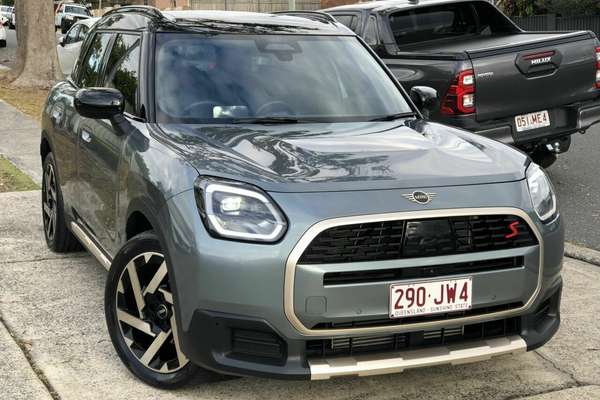 2023 MINI Countryman S Favoured U25