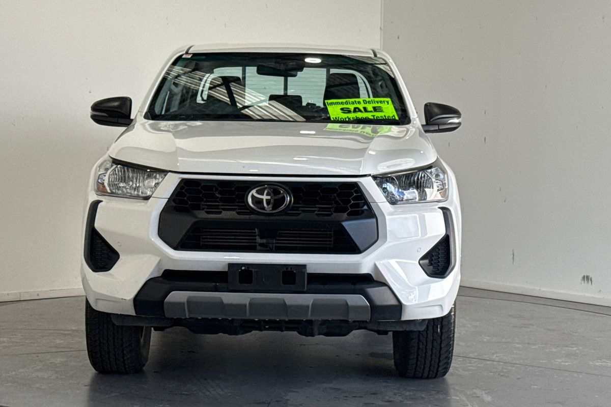 2025 Toyota Hilux SR (4x4) GUN126R RC 4X4