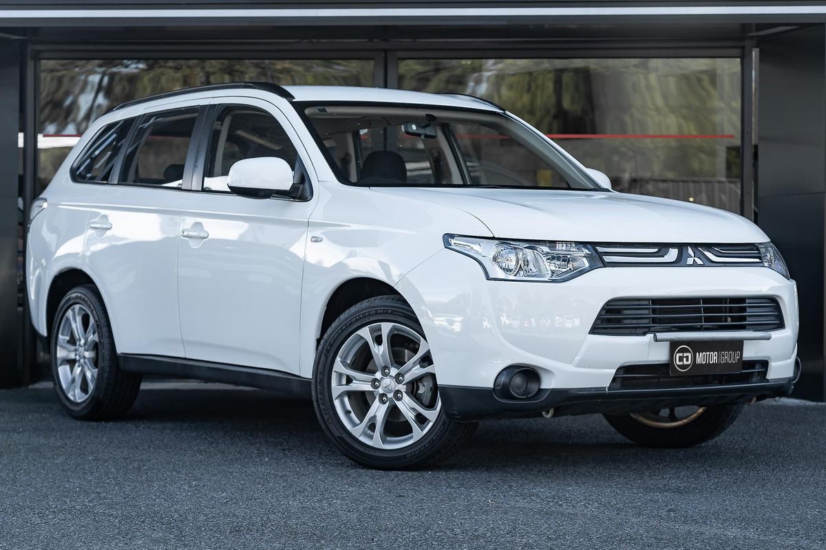 2013 Mitsubishi Outlander ES ZJ