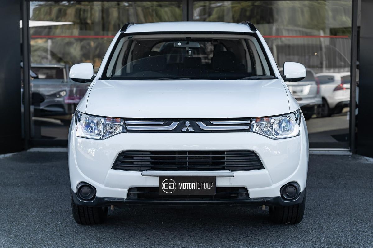 2013 Mitsubishi Outlander ES ZJ