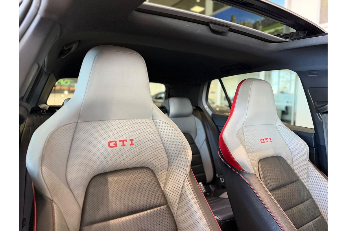 2023 Volkswagen Golf GTI 8