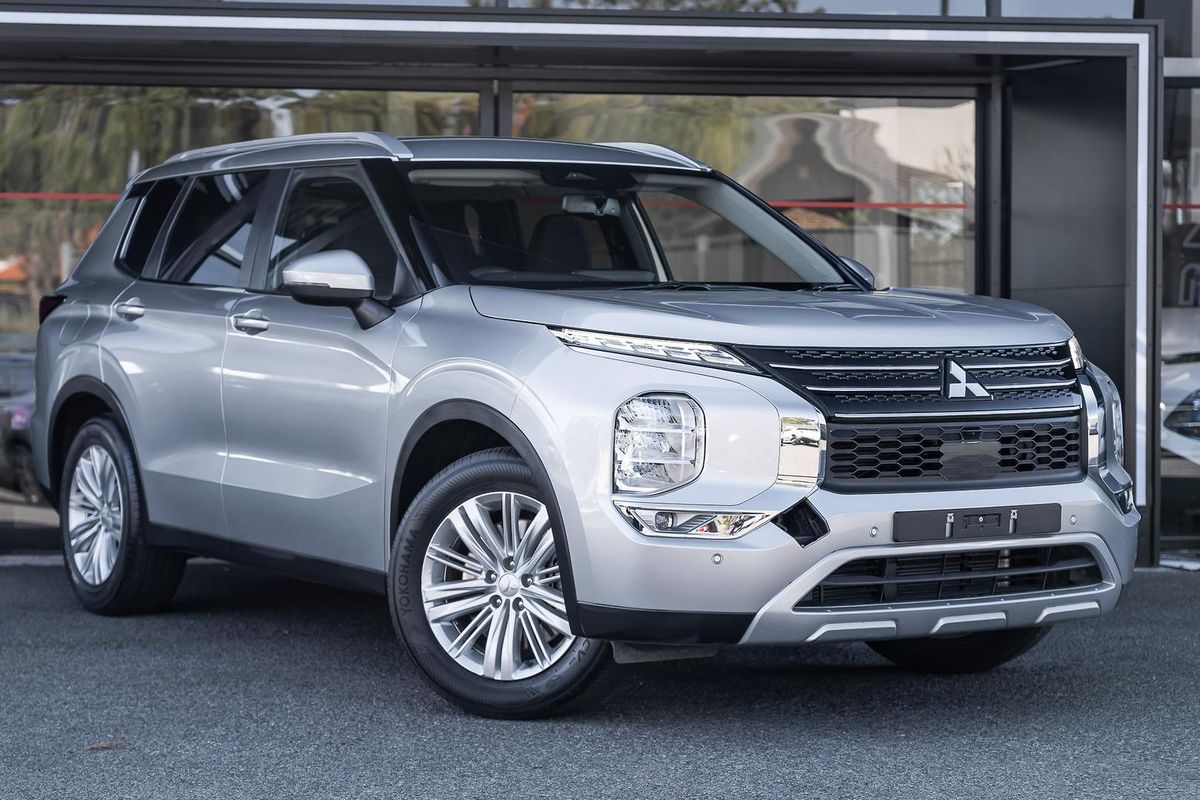 2024 Mitsubishi Outlander LS ZM