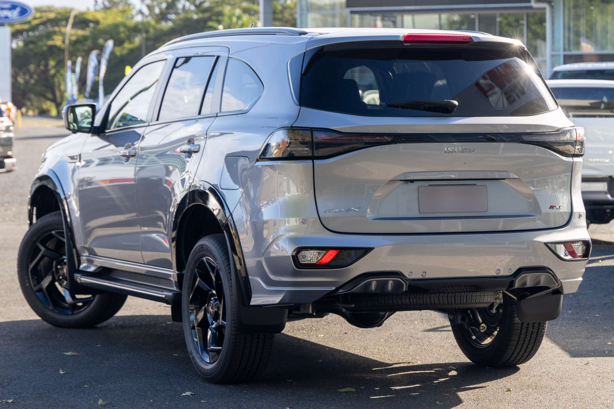 2026 Isuzu MU-X X-TERRAIN