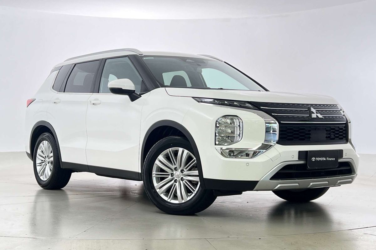 2023 Mitsubishi Outlander LS 7 SEAT (2WD) ZM2L46