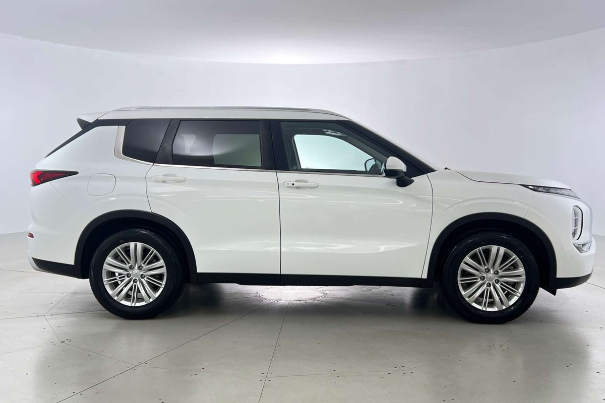 2023 Mitsubishi Outlander LS 7 SEAT (2WD) ZM2L46