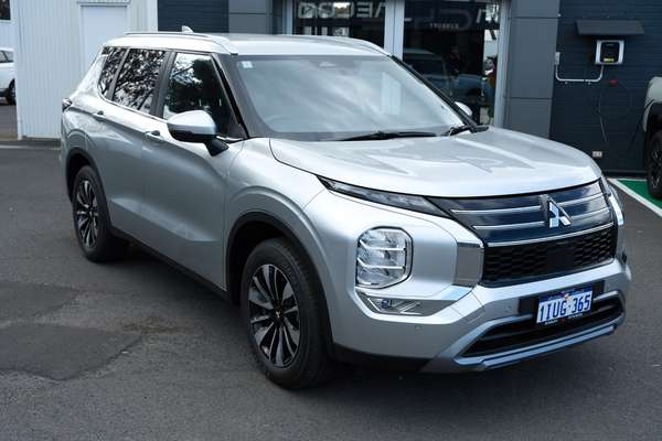 2025 Mitsubishi Outlander LS ZM