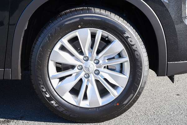 2025 Mitsubishi Outlander ES ZM thumb-12