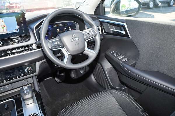 2025 Mitsubishi Outlander ES ZM thumb-14