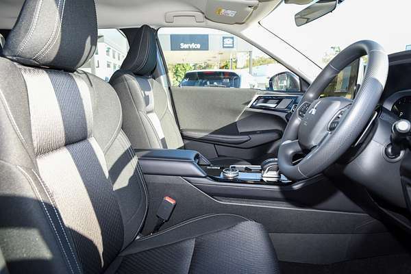 2025 Mitsubishi Outlander ES ZM thumb-7
