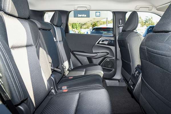 2025 Mitsubishi Outlander ES ZM thumb-8
