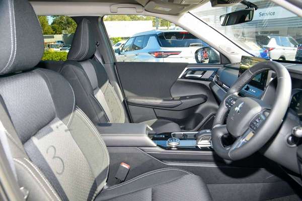 2026 Mitsubishi Outlander LS ZM thumb-9