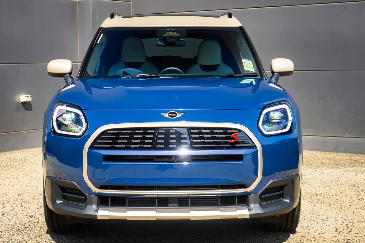 2026 MINI Countryman S Favoured U25
