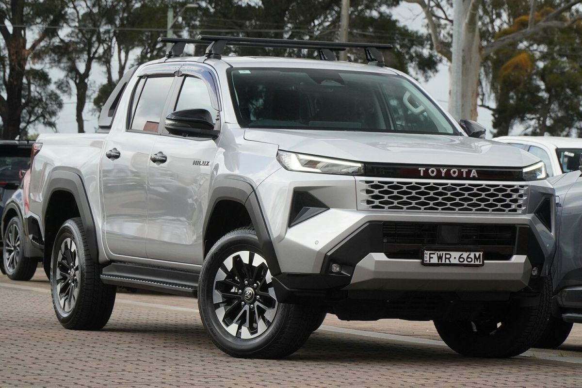 2025 Toyota Hilux SR5 48V GUN126R 4X4