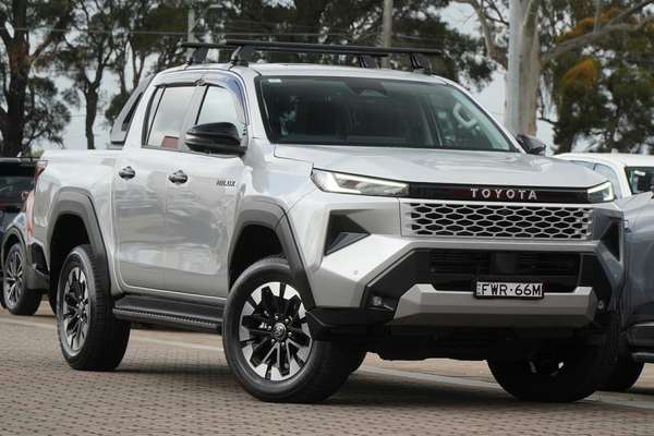 2025 Toyota Hilux SR5 48V GUN126R 4X4
