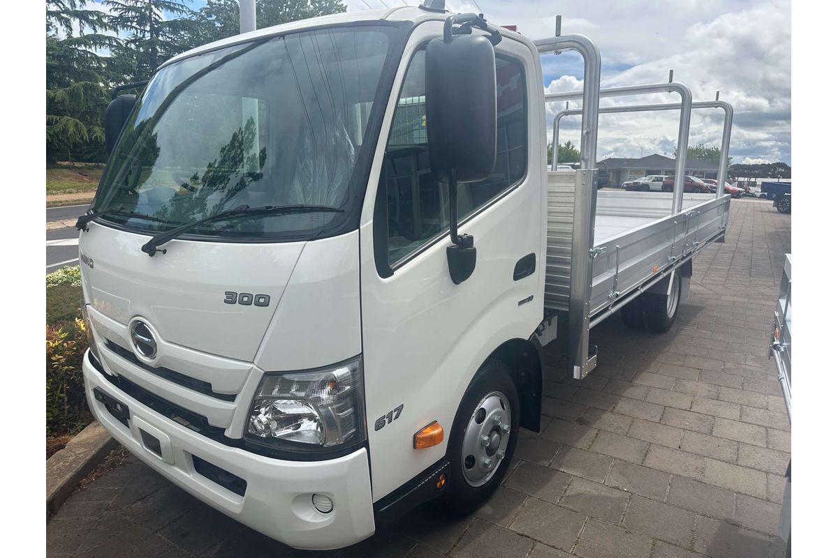 2025 Hino 300 Series 617