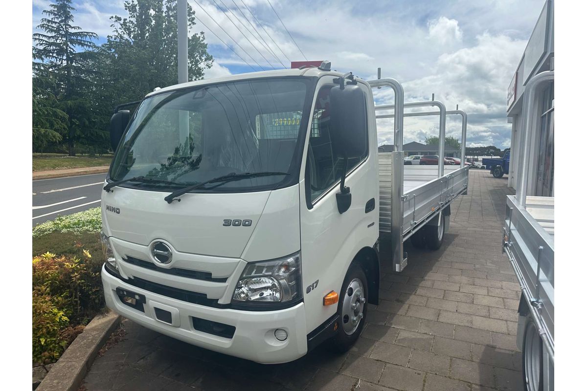 2025 Hino 300 Series 617
