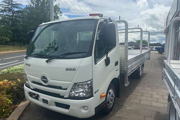 2025 Hino 300 Series 617