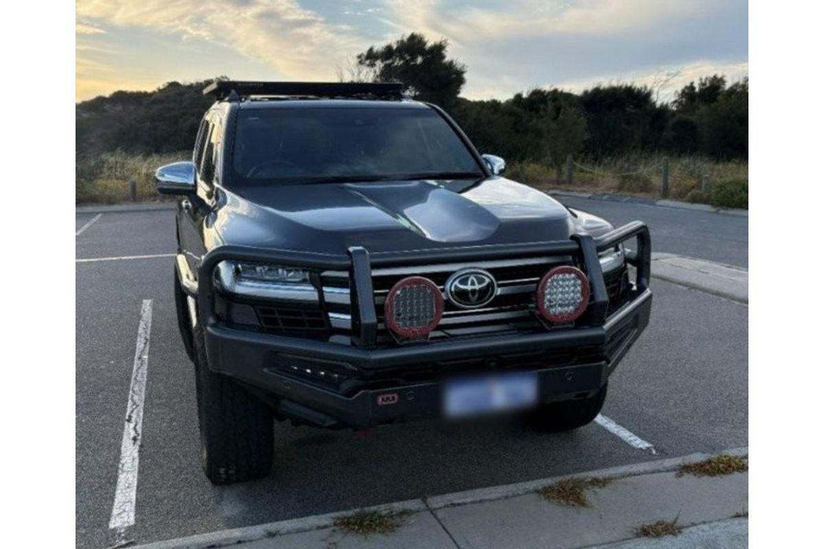 2022 Toyota Landcruiser Sahara FJA300R
