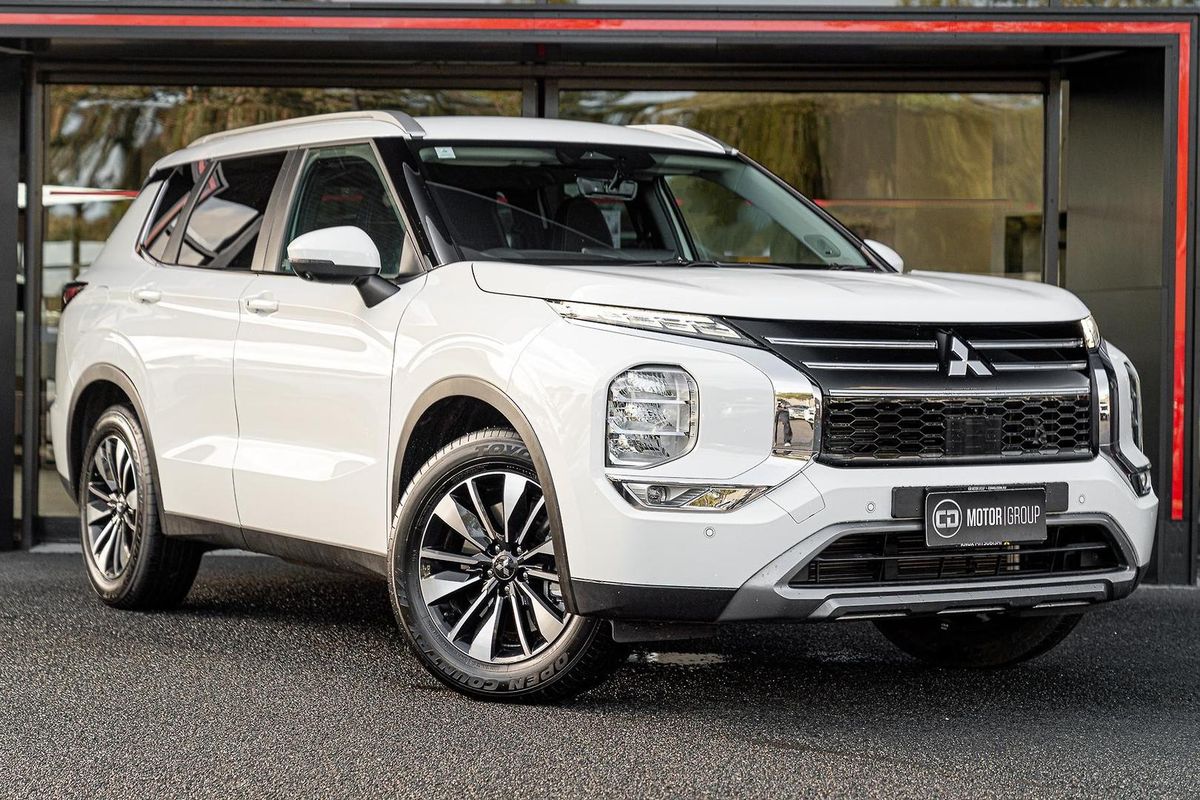 2025 Mitsubishi Outlander LS ZM