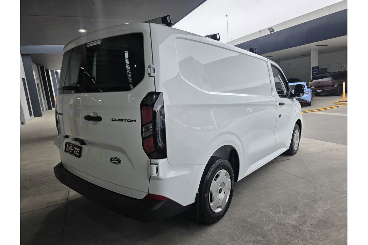 2024 Ford Transit Custom Trend SWB AV SWB Low Roof image 9