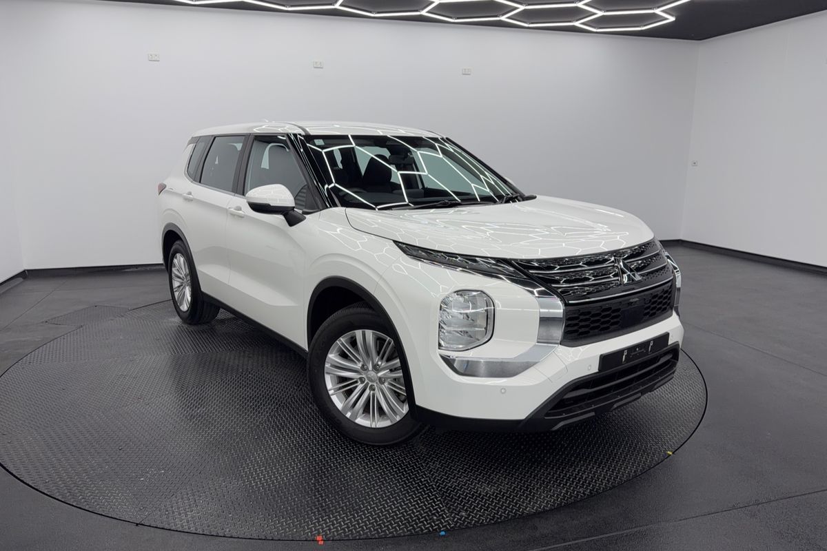 2023 Mitsubishi Outlander ES ZM