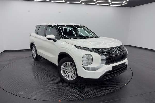 2023 Mitsubishi Outlander ES ZM