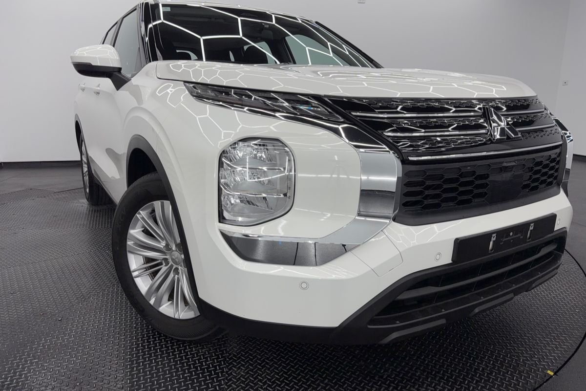 2023 Mitsubishi Outlander ES ZM