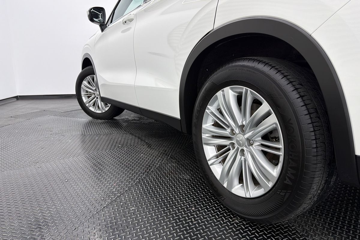 2023 Mitsubishi Outlander ES ZM