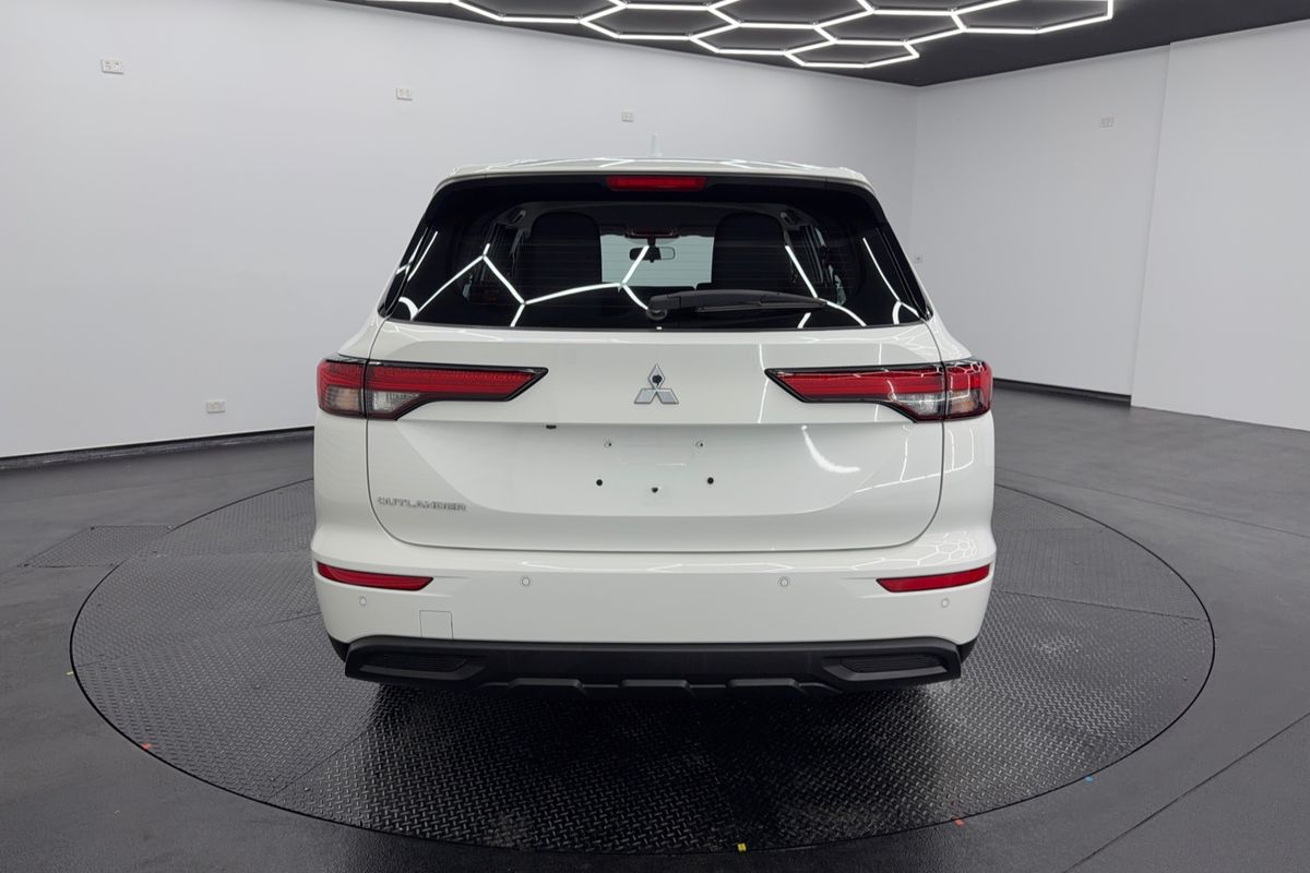 2023 Mitsubishi Outlander ES ZM