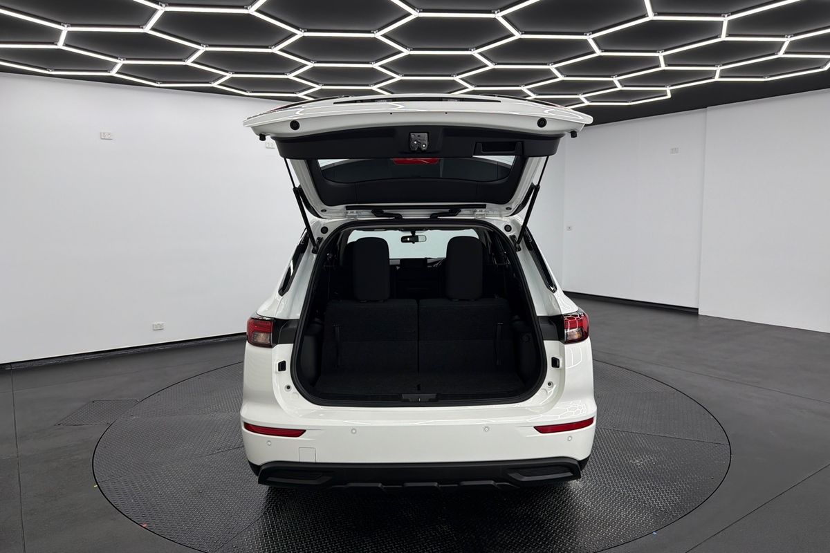 2023 Mitsubishi Outlander ES ZM