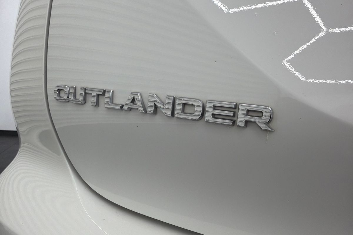 2023 Mitsubishi Outlander ES ZM