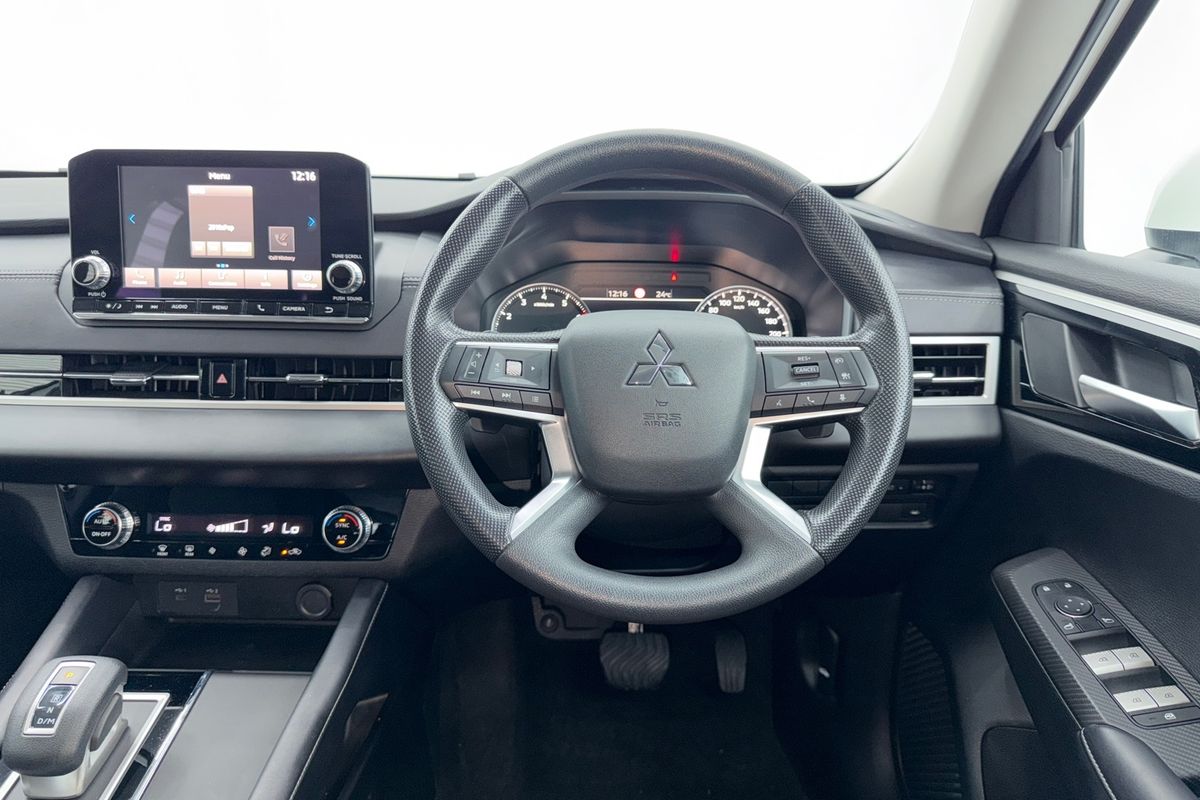 2023 Mitsubishi Outlander ES ZM