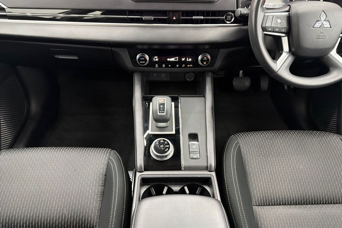 2023 Mitsubishi Outlander ES ZM