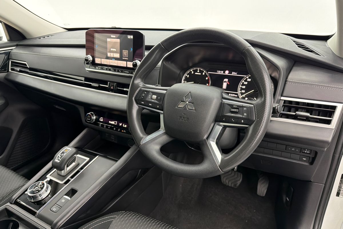 2023 Mitsubishi Outlander ES ZM