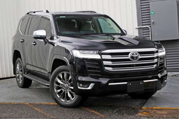 2023 Toyota Landcruiser Sahara FJA300R
