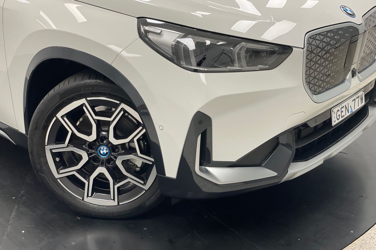 2025 BMW iX1 xDrive30 xLine U11