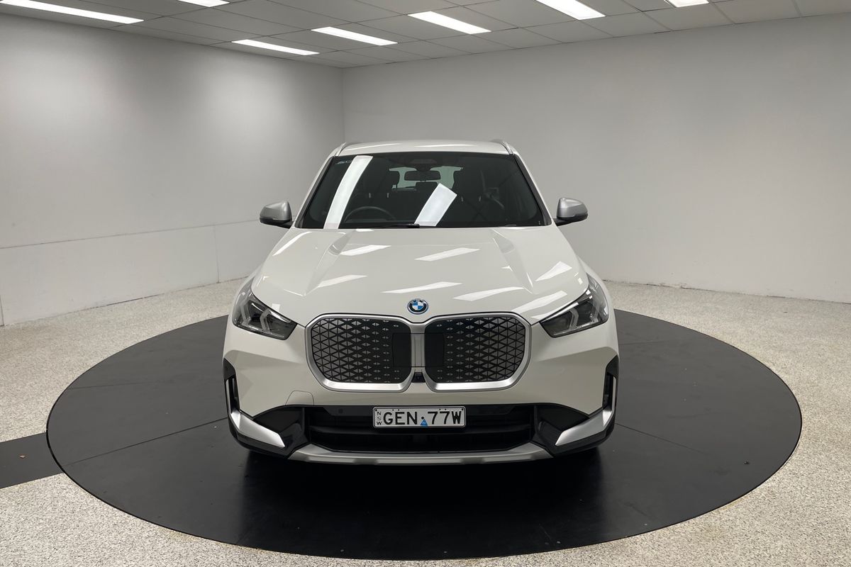 2025 BMW iX1 xDrive30 xLine U11