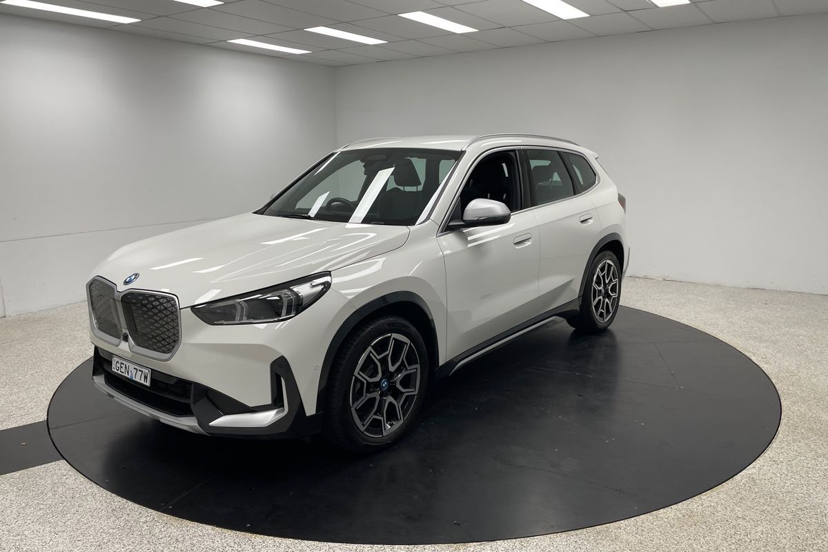 2025 BMW iX1 xDrive30 xLine U11