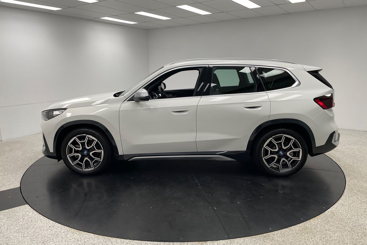 2025 BMW iX1 xDrive30 xLine U11