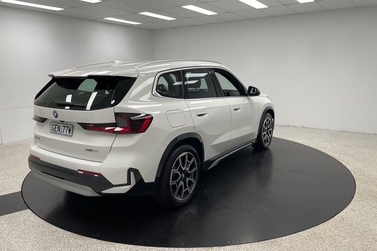 2025 BMW iX1 xDrive30 xLine U11