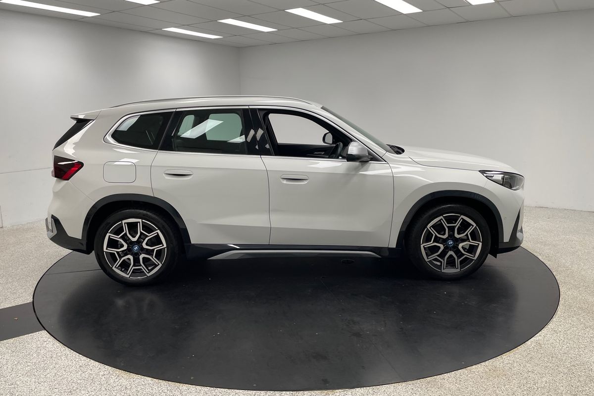 2025 BMW iX1 xDrive30 xLine U11